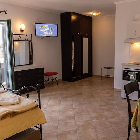 Dilina Studios Arkásza Szoba fotó